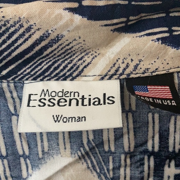 Women’s button up plus 2x - Picture 2 of 2